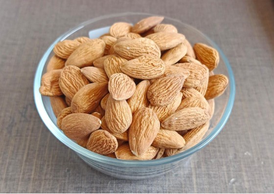 Almond 20/22 (Badam giri)