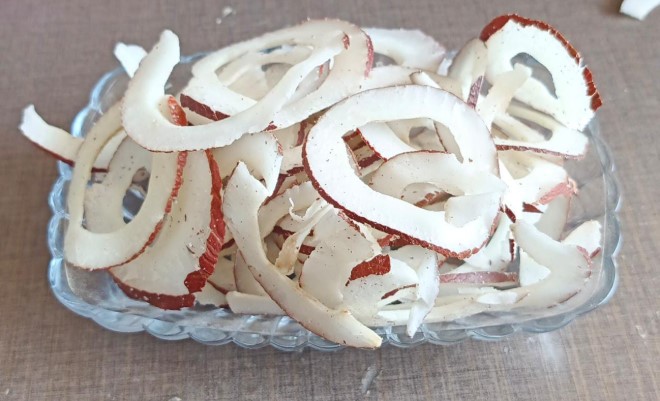 Coconut slice (Khopra cut)