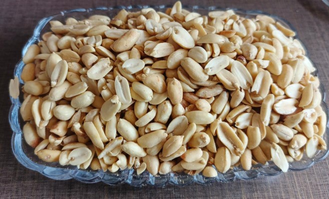 Peanut dana dasi (Namkeen Mongphali Dana)